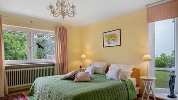 1 habitación, tabla de planchar con plancha, wifi gratis y ropa de cama