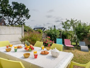 Outdoor dining - Les Tourelles by Interhome (Saint Philibert)