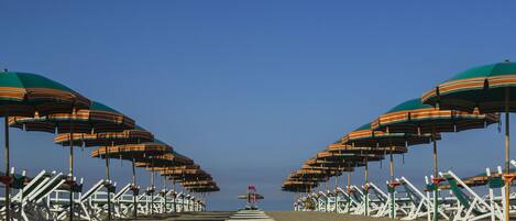 Una spiaggia nelle vicinanze