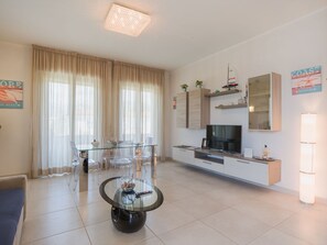 TV - White Home by Interhome (Forte dei Marmi)