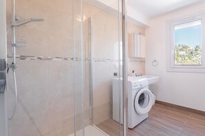 Douche, séchoir à cheveux