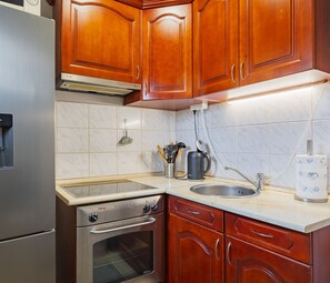 Fridge, microwave, oven, cookware/dishes/utensils