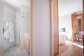 2 habitaciones, tabla de planchar con plancha y wifi gratis