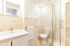 Douche, sèche-cheveux