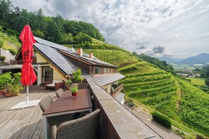 تناول الطعام بالخارج