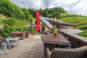 تناول الطعام بالخارج