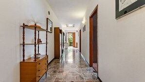 Interior - Casa Ambrogio, 3Br with Parking By Halldis (Vignola)