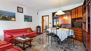 TV - Casa Ambrogio, 3Br with Parking By Halldis (Vignola)
