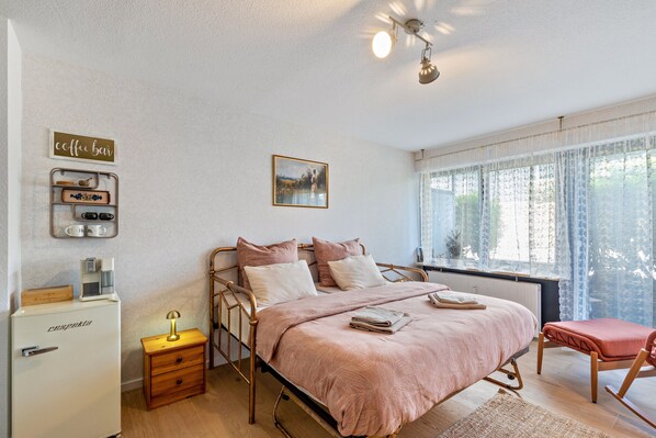 1 chambre, fer et planche à repasser, Wi-Fi gratuit, draps fournis