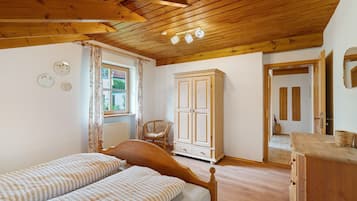 3 bedrooms, free WiFi, bed sheets