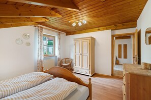 3 bedrooms, free WiFi, bed sheets