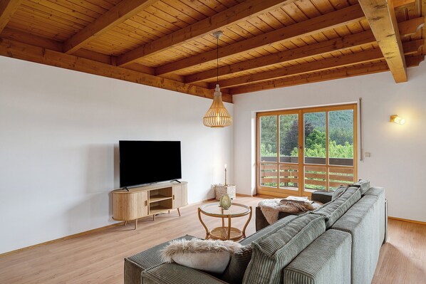 Televisor i llar de foc