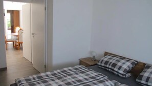 2 bedrooms, iron/ironing board, free WiFi, bed sheets