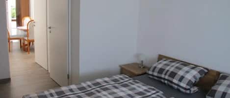 2 Schlafzimmer, BĂŒgeleisen/BĂŒgelbrett, kostenloses WLAN, BettwĂ€sche