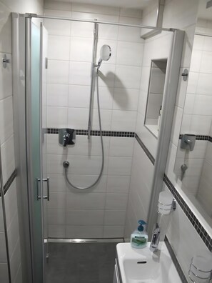 淋浴設備、風筒、提供毛巾