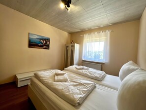 3 bedrooms, free WiFi, bed sheets