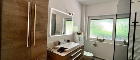 Douche, serviettes fournies