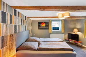 3 bedrooms, iron/ironing board, free WiFi, bed sheets