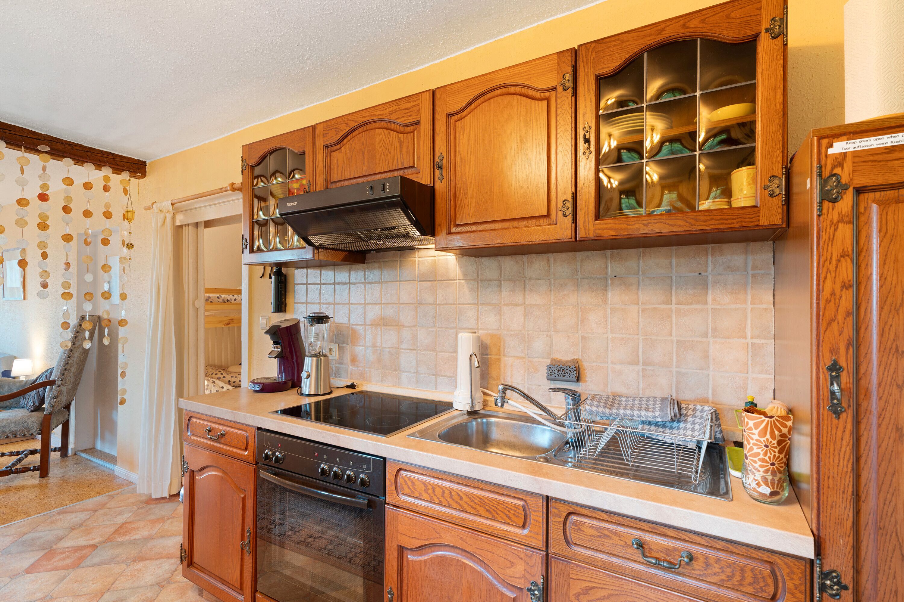 Réfrigérateur, four, plaque de cuisson, cafetière/bouilloire