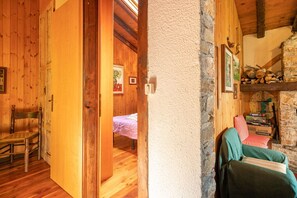 2 bedrooms, iron/ironing board - Chalet Bodone, Lovely Private House By Halldis (Peglio)