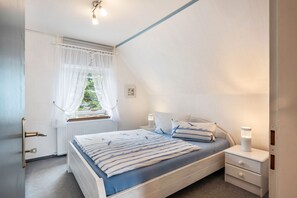 2 bedrooms, iron/ironing board, free WiFi