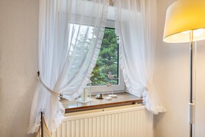 Interior - Apartment 'Ella Walter, Kiek Ut' with Private Terrace, Shared Garden and Wi-Fi (Nordstrand)