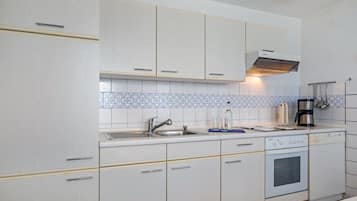 冷蔵庫、オーブン、コンロ、食器洗い機