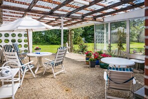 Outdoor dining - Apartment 'Obendrot' with Shared Terrace, Shared Garden and Wi-Fi (Nordstrand)