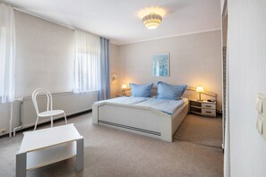 2 habitaciones, tabla de planchar con plancha y wifi gratis 