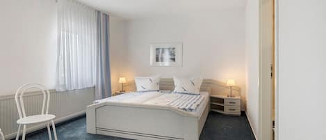 2 bedrooms, iron/ironing board, free WiFi