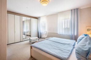 2 bedrooms, iron/ironing board, free WiFi