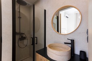 Douche, sèche-cheveux