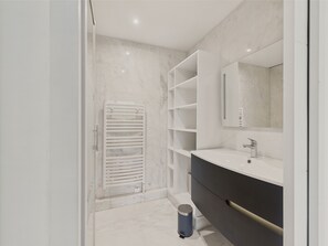 Shower, hair dryer - 350m from the beach, apartment for 2 - balcony (La Baule-Escoublac)