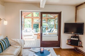 TV, fireplace, DVD player, table tennis - Holiday Home 'Am Meer' with Sea View, Private Terrace and Wi-Fi (Langballig)