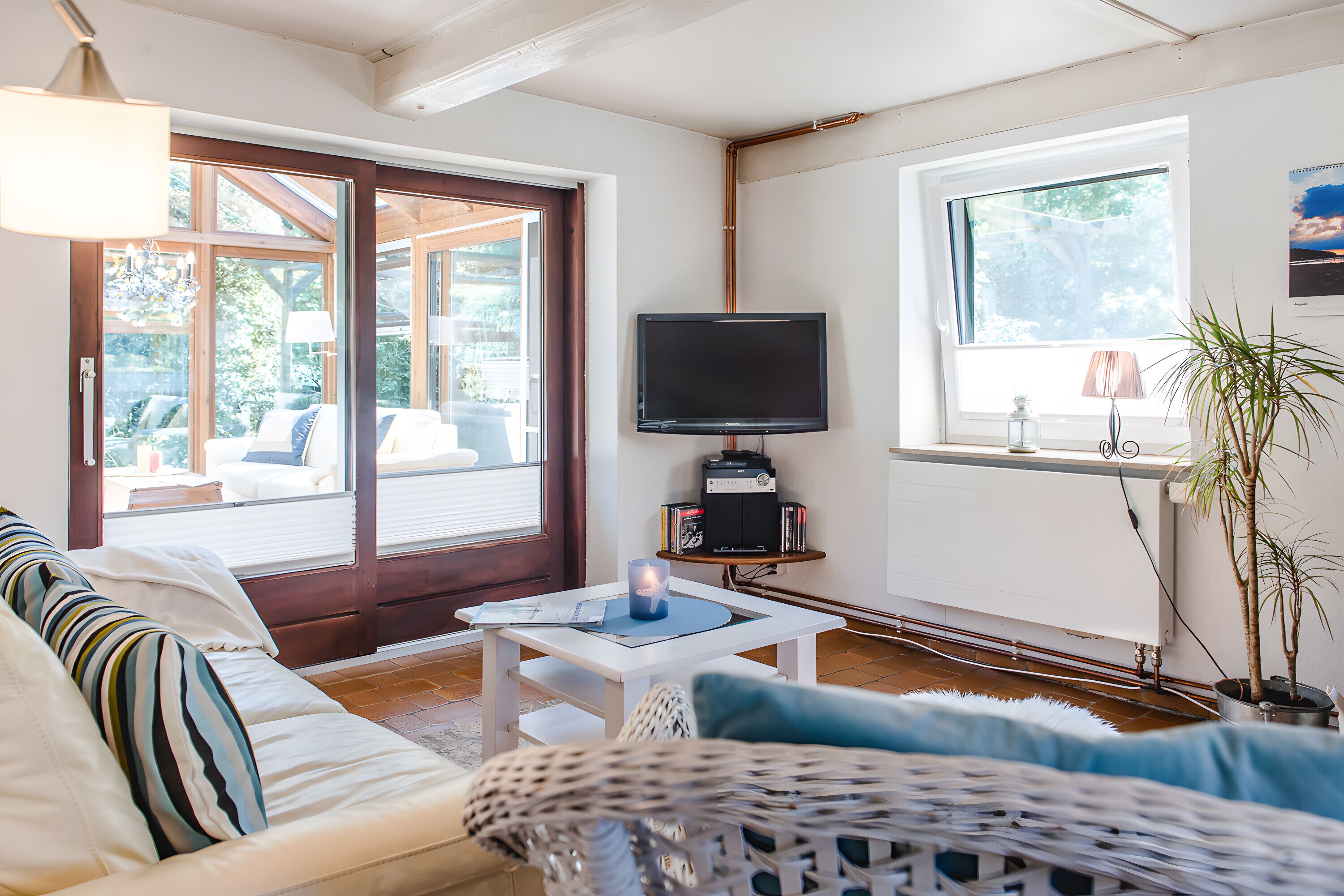 Fernseher, Kamin, DVD-Player, Tischtennisplatte