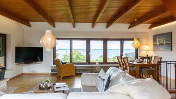 Fernseher, Kamin, DVD-Player, Tischtennisplatte