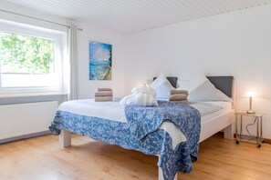 2 makuuhuonetta, silitysrauta/-lauta, ilmainen Wi-Fi, vuodevaatteet