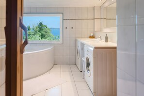 Shower, hair dryer, towels
