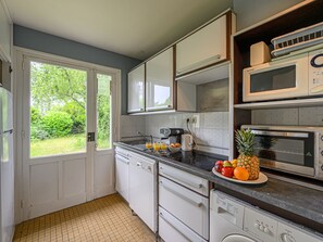 Réfrigérateur, micro-ondes, four, lave-vaisselle