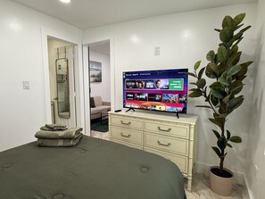 1 chambre, fer et planche à repasser, Wi-Fi gratuit, draps fournis