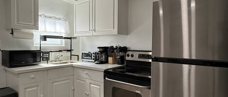 Fridge, microwave, oven, coffee/tea maker