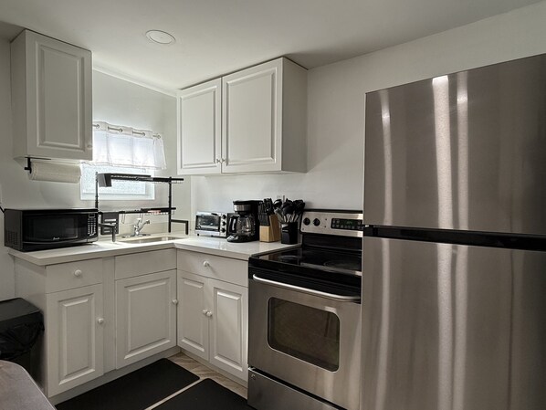Fridge, microwave, oven, coffee/tea maker