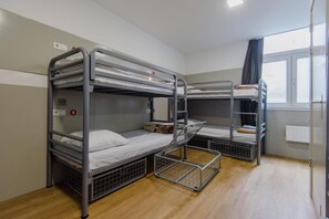 標準四人房, 城市景觀 | 客房內保險箱、免費無線上網、床單