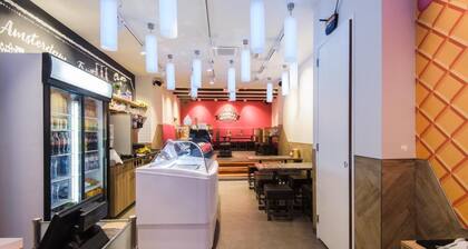 Hostel Warmoes Amsterdam