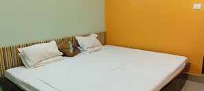 Desk, laptop workspace, soundproofing, free WiFi - Sacred Stay (Guwahati)