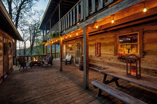 Beautiful Log Home with Hot Tub, Sauna + Stunning Mountain Views – Featured on HGTV & Disney!