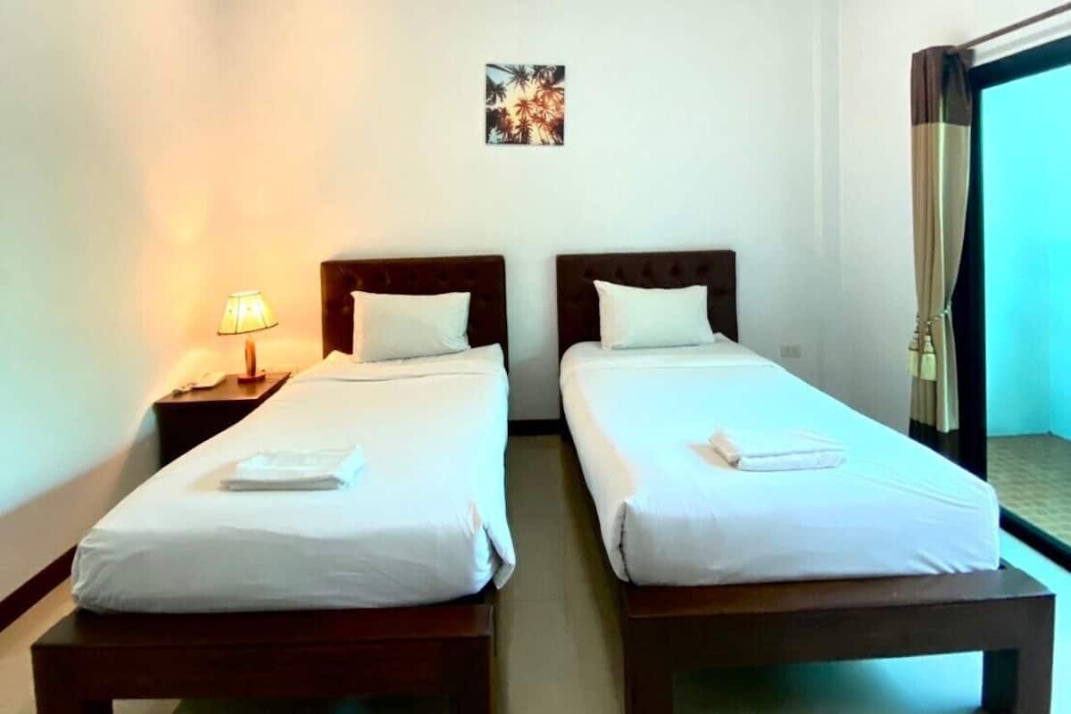 Habitación superior con 2 camas individuales, 1 habitación, no fumadores, No se admiten mascotas | Escritorio, cortinas opacas, wifi gratis y ropa de cama