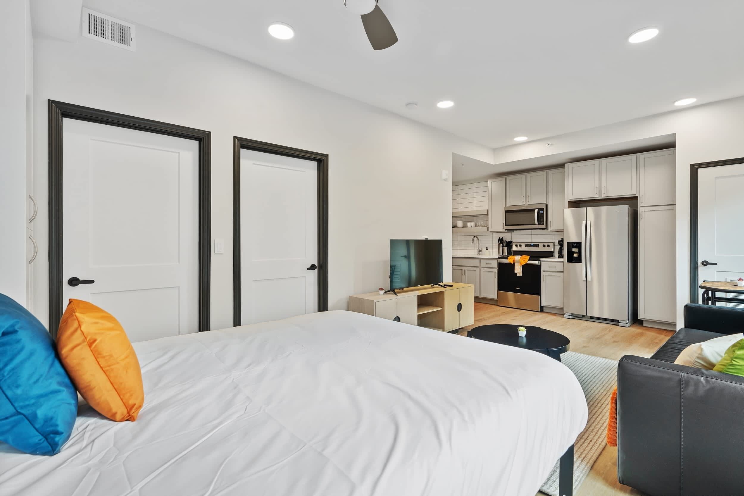 Skrivebord, strykejern/-brett, wi-fi og sengetøy