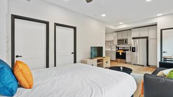 Desk, iron/ironing board, WiFi, bed sheets