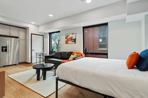 Desk, iron/ironing board, WiFi, bed sheets